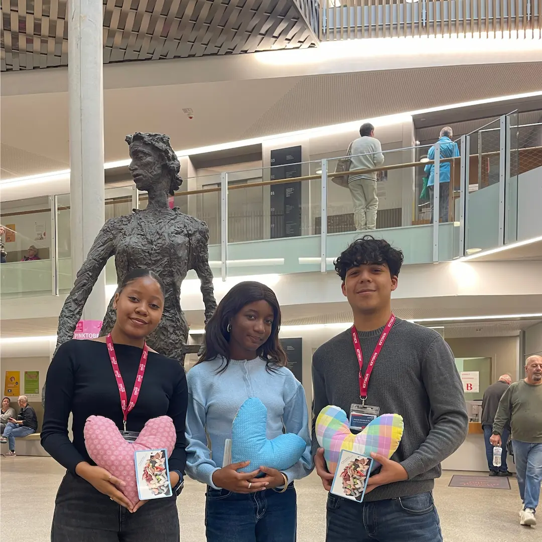 Schiller Heidelberg Students With Heart Pillows