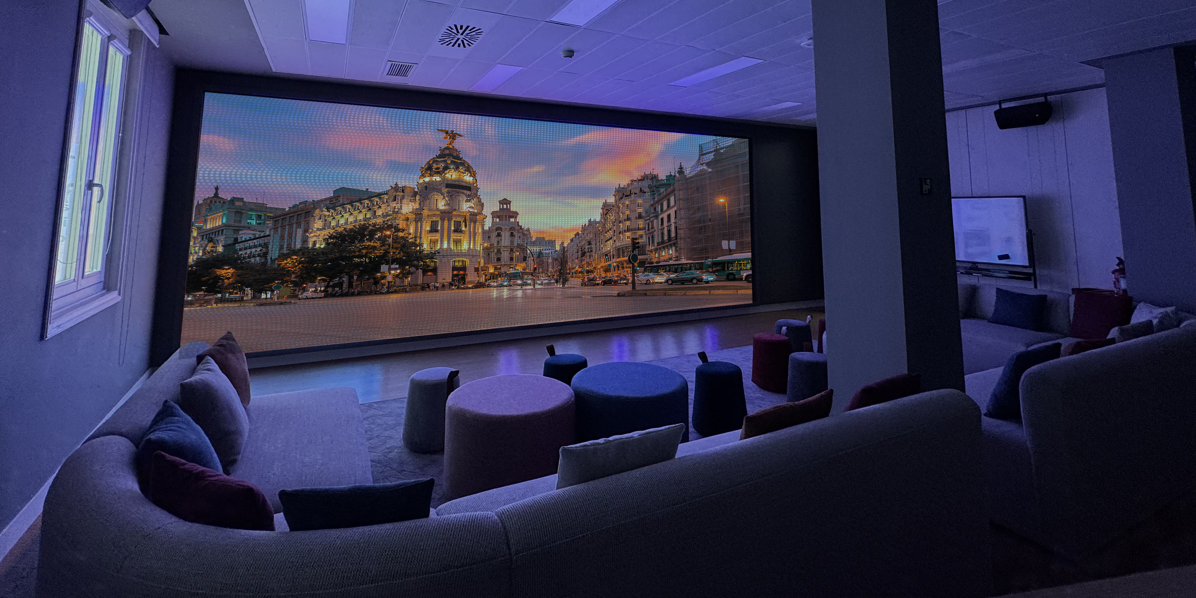 UEX Room - Madrid full wide LED screen