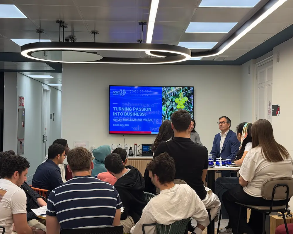 Emán Vara at Schiller Madrid Campus with Students